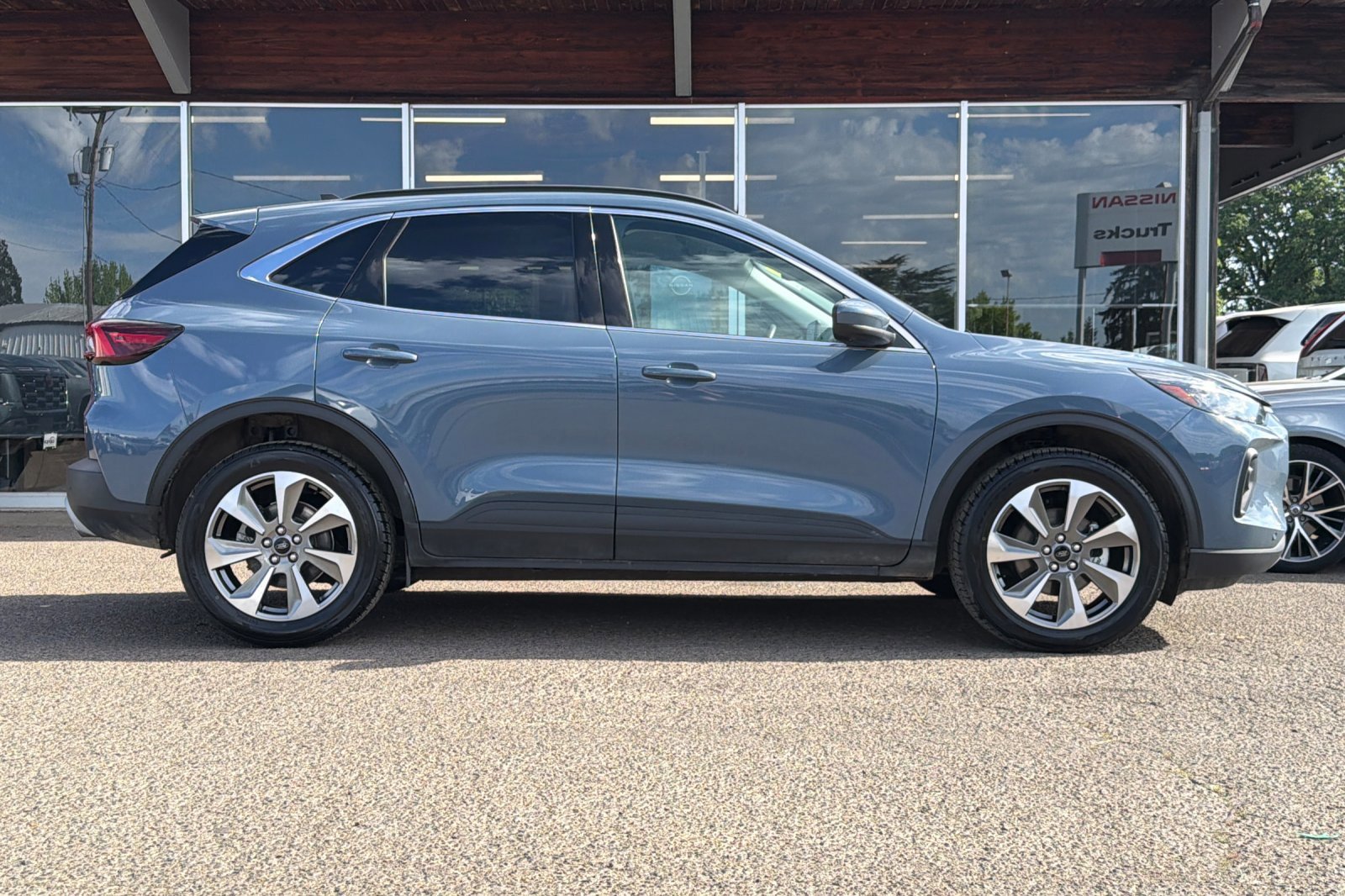 Used 2024 Blue Ford Platinum image 3