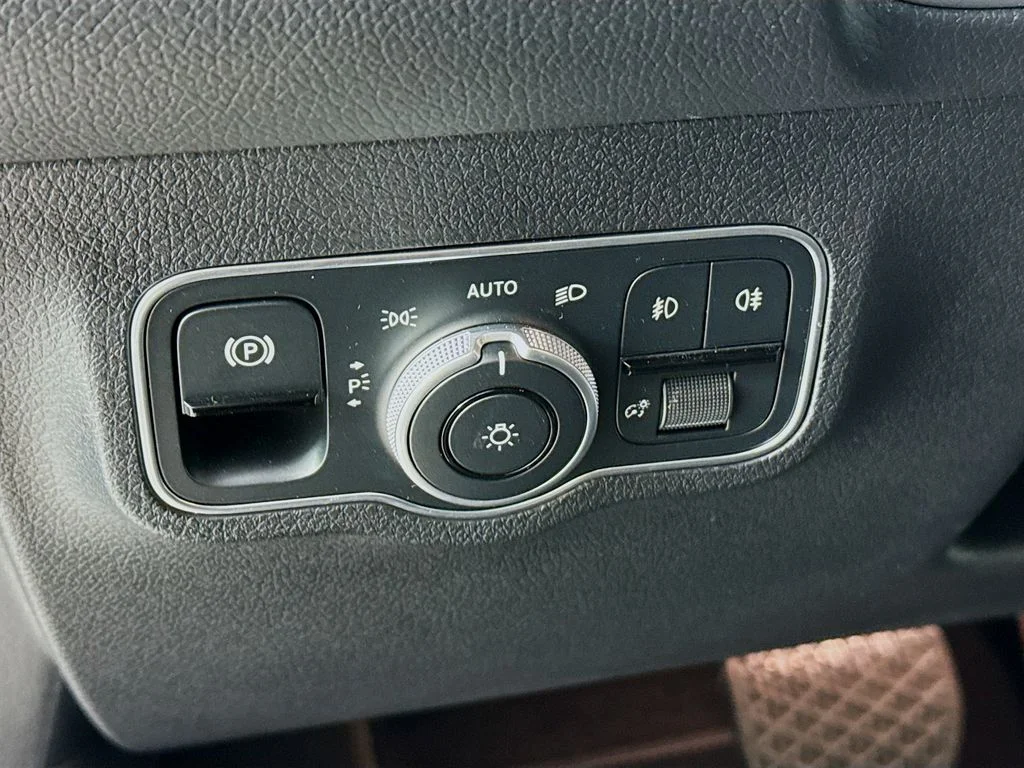 Certified Used 2025 Black Mercedes-Benz GLB 250 image 11