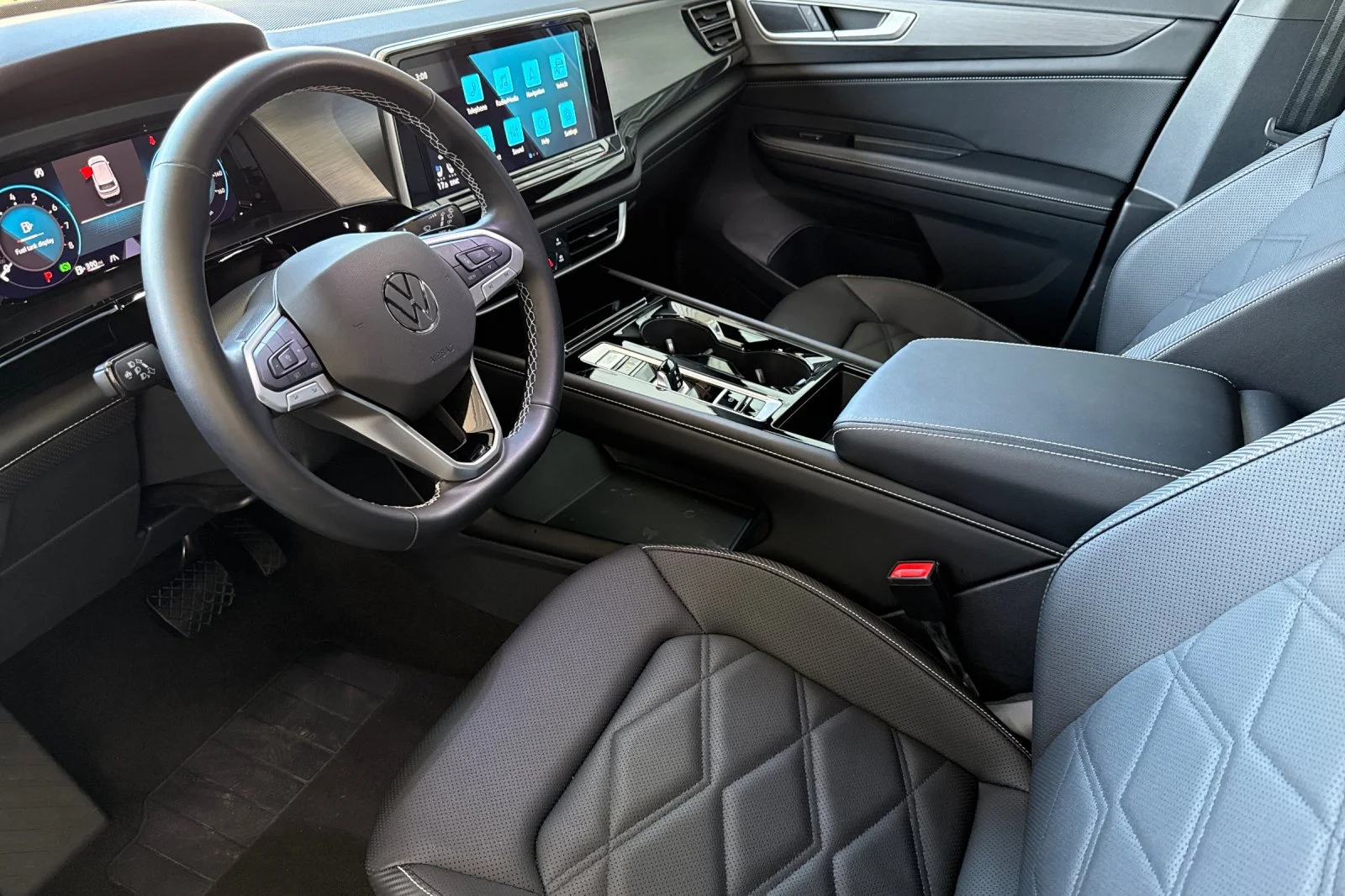 Used 2026  Volkswagen SE w/Technology image 9