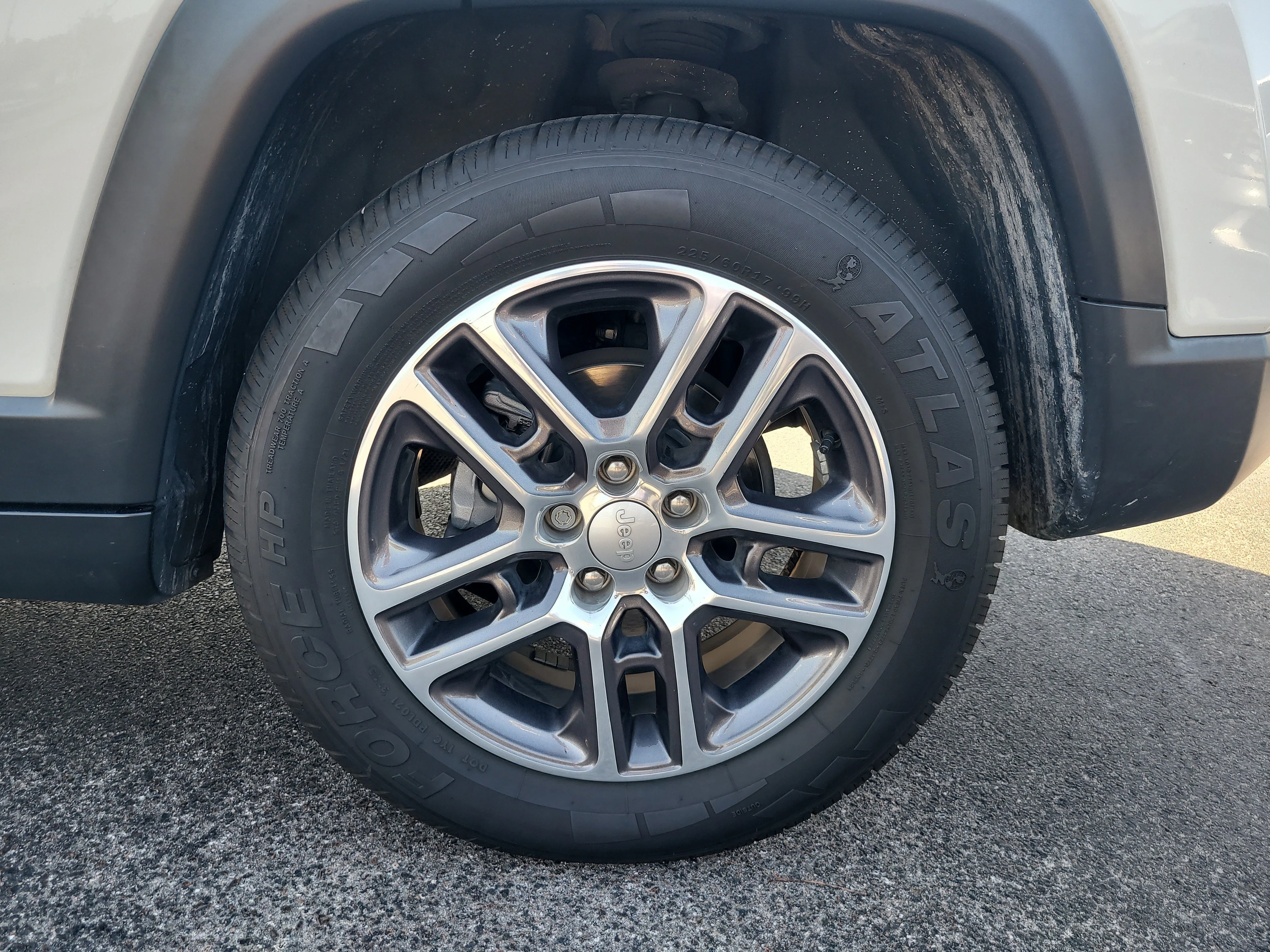 Used 2020 White Clearcoat Jeep Latitude image 8