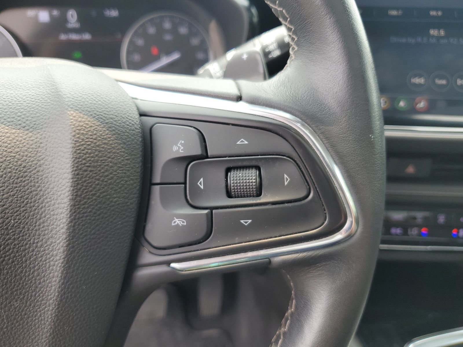 Used 2021 Black Buick Avenir image 13