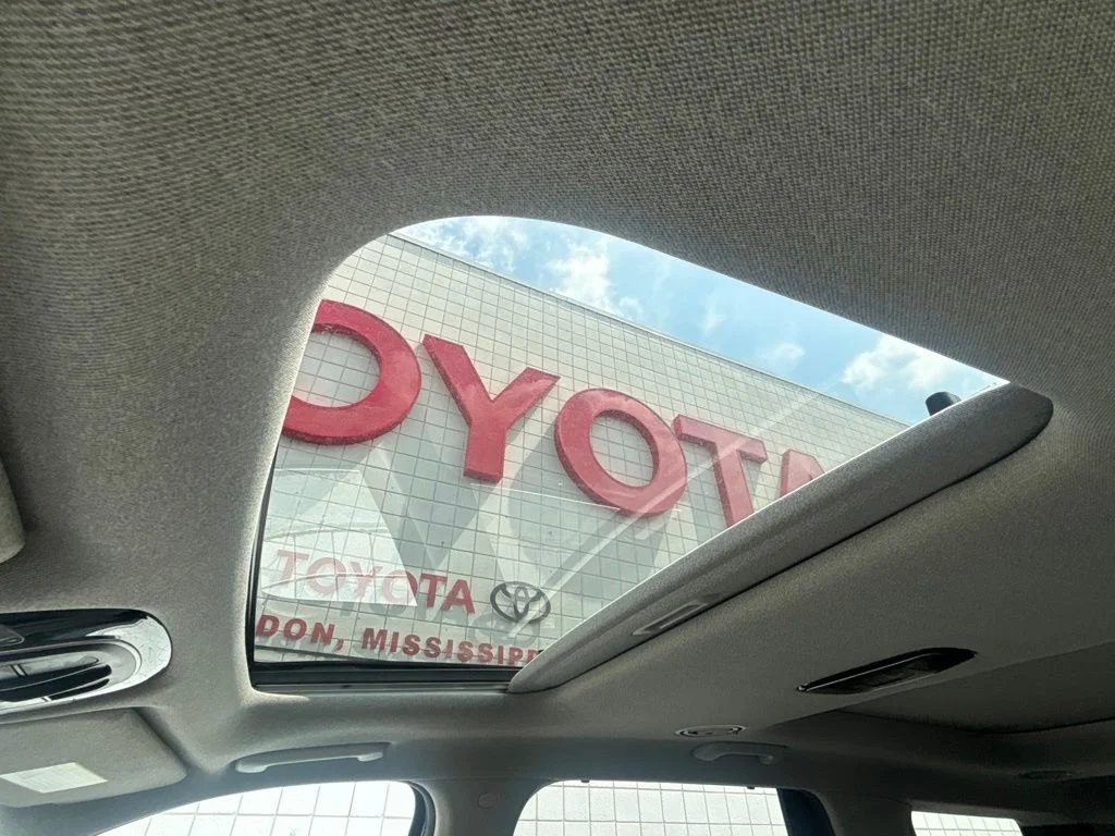 Used 2021 White Hyundai Limited image 18