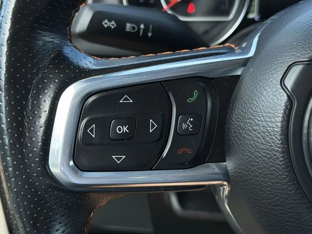 Used 2020 Black Jeep Mojave image 30