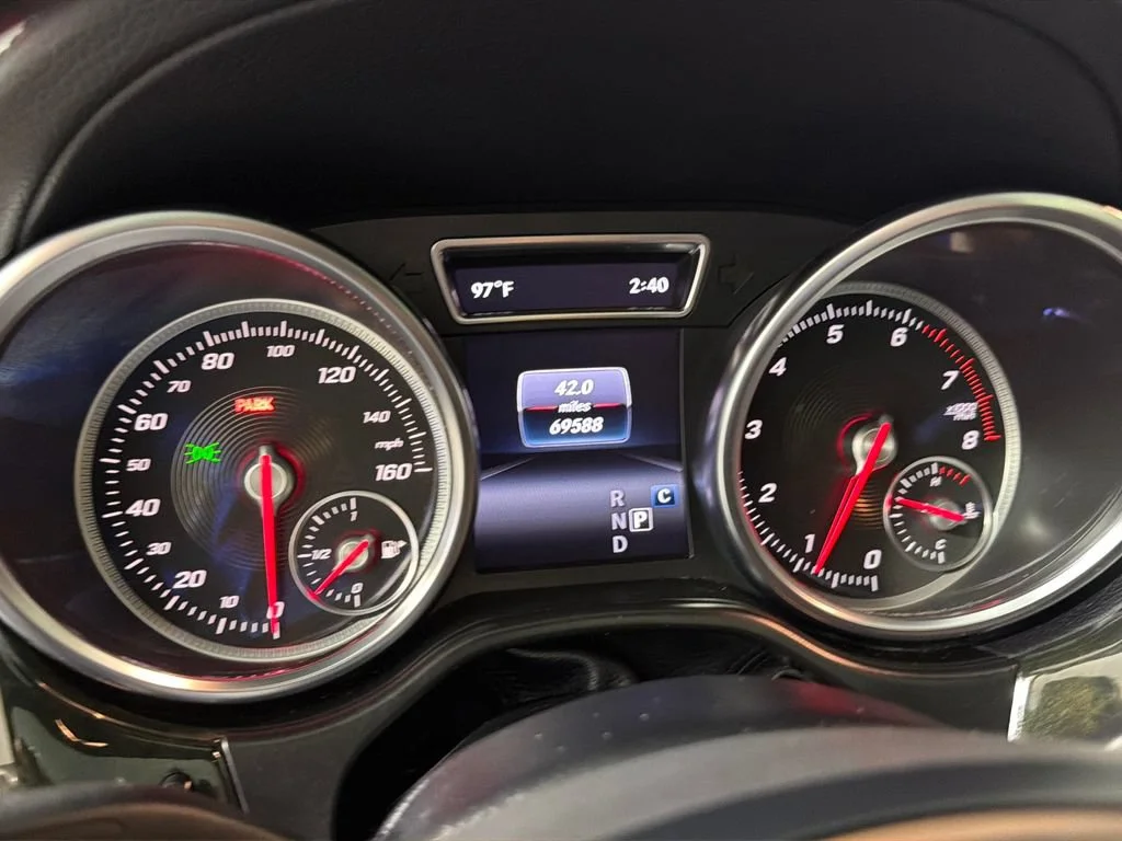 Used 2019 Red Mercedes-Benz 4MATIC® image 20