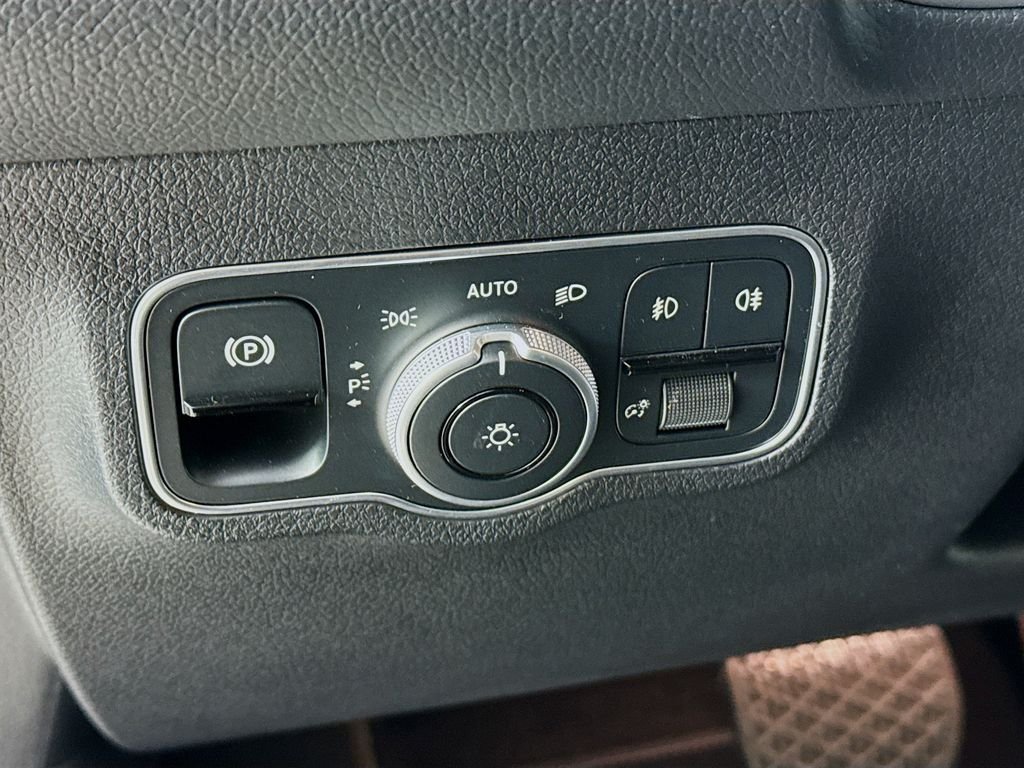 Used 2025 Black Mercedes-Benz GLB 250 image 11