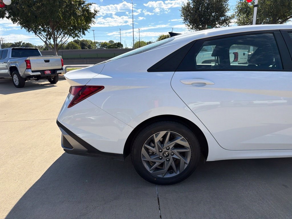 Used 2024 White Hyundai SEL image 11