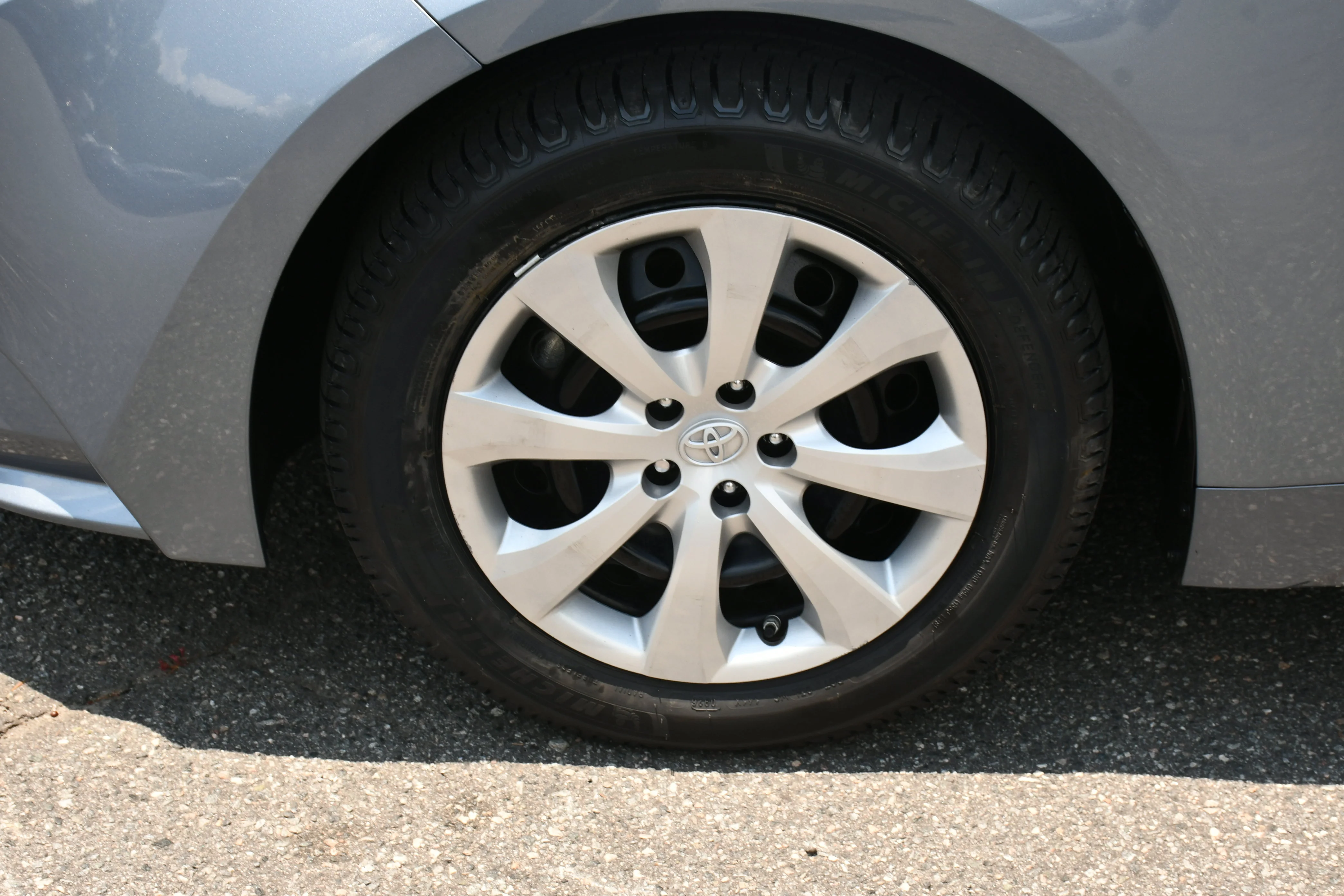 Certified Used 2020  Toyota LE image 18