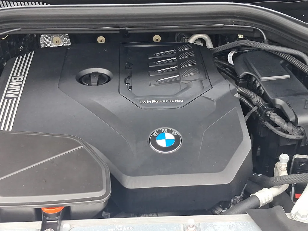 Used 2022 Dark Graphite BMW xDrive30i image 9