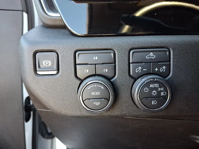 Used 2025 White Chevrolet LT image 26