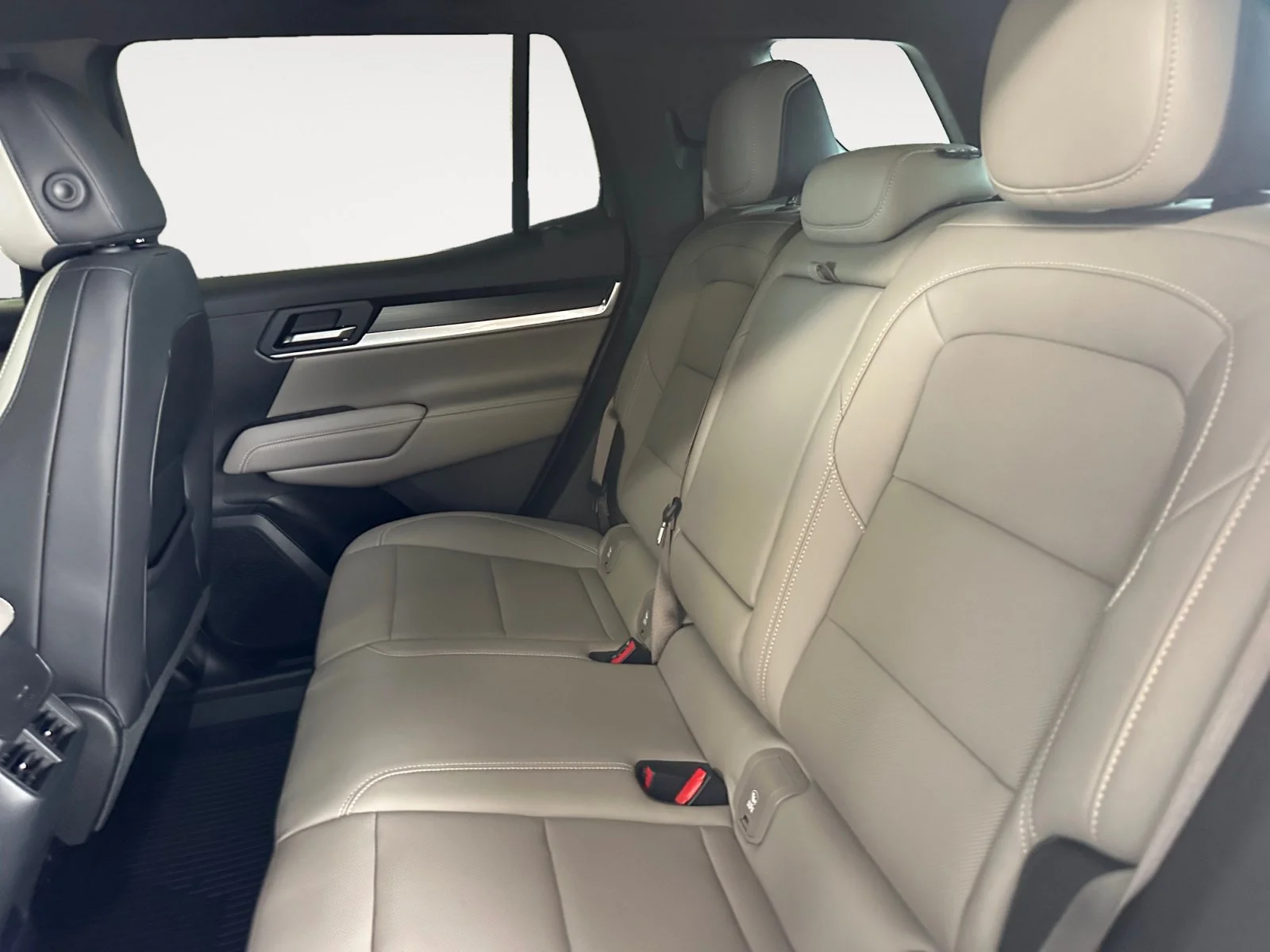 Used 2025 Sterling Metallic GMC AWD Elevation image 24