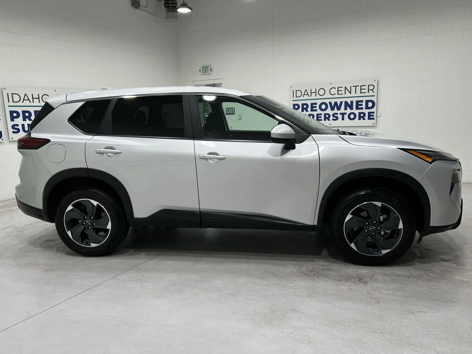 Used 2025 Silver Nissan SV image 9