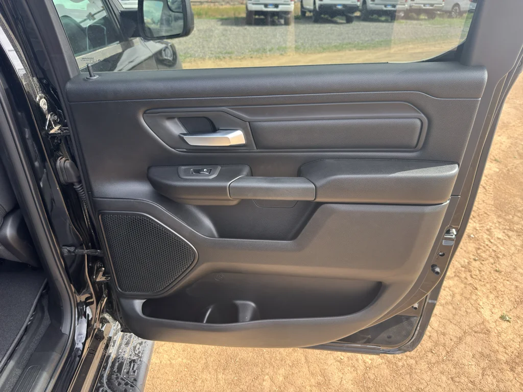 New 2026 Diamond Black Crystal Pearl-Coat Exterior Paint RAM Express image 11