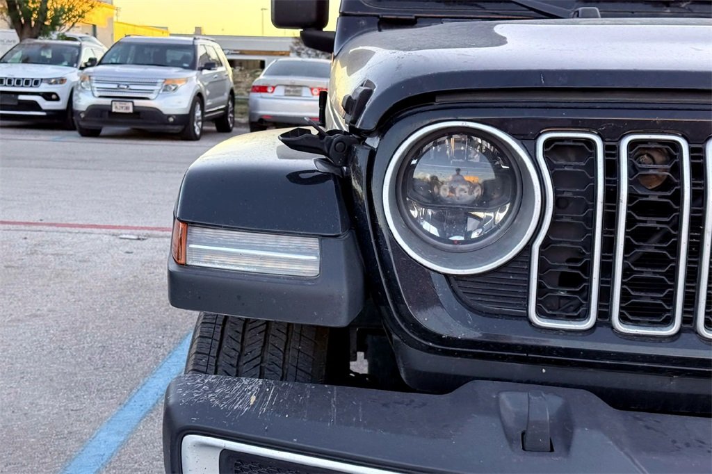 2024 Jeep Wrangler Sahara photo 3