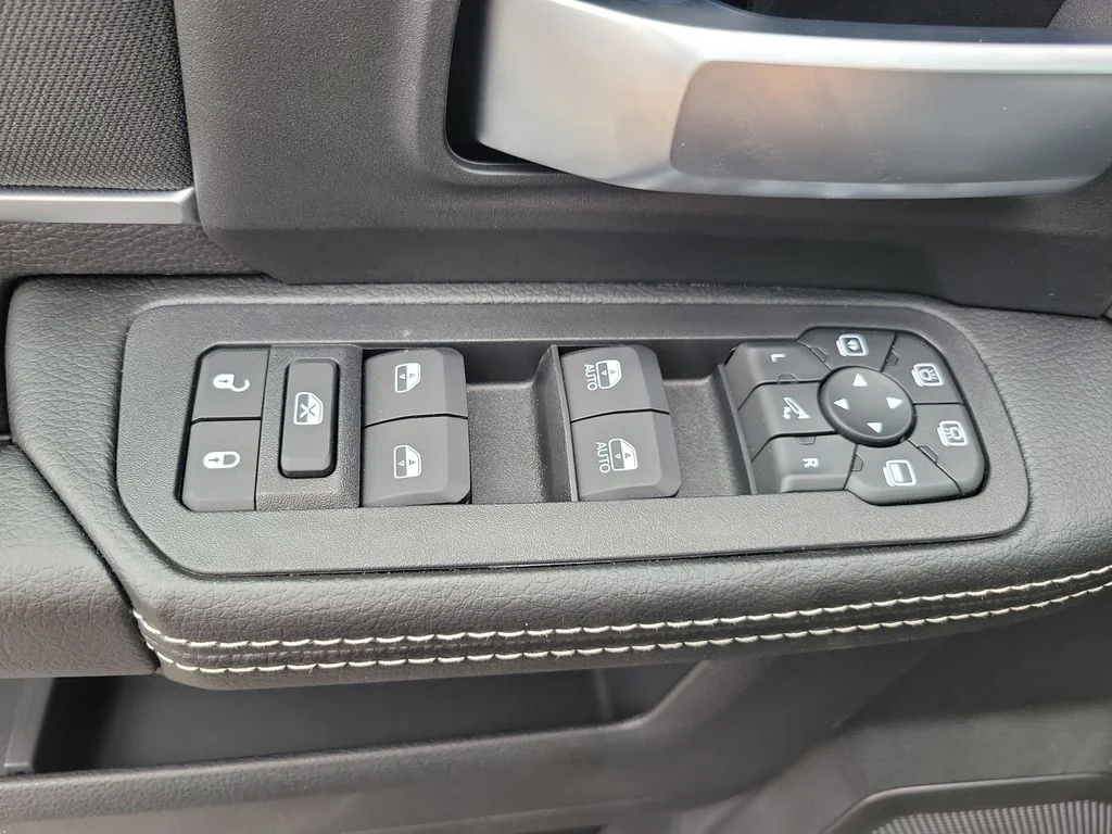 New 2026 Diamond Black Crystal Pearl-Coat Exterior Paint RAM Big Horn image 10