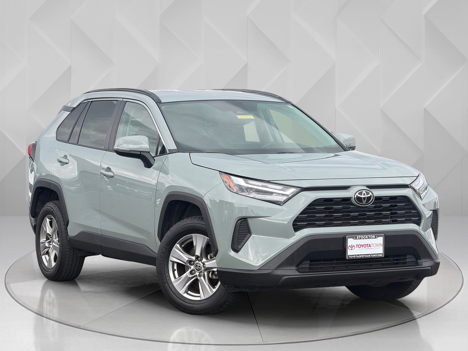 Used 2022 Lunar Rock Toyota XLE image 6