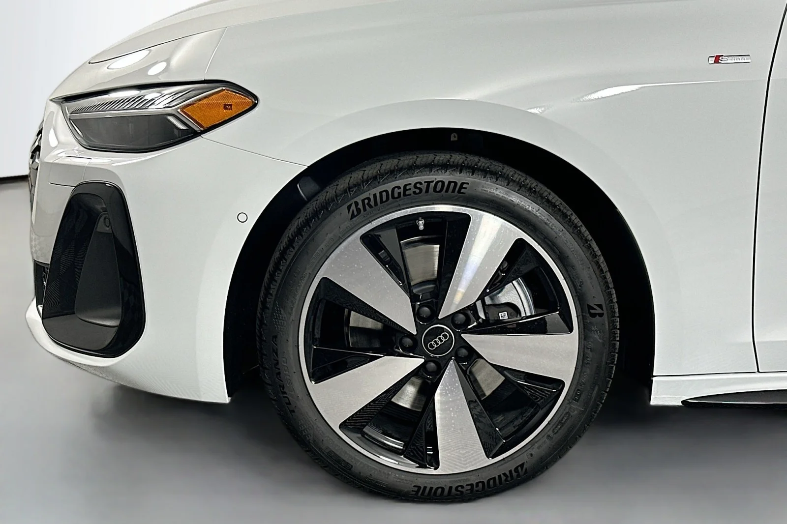 New 2026 Glacier White Metallic Audi Premium Plus image 10