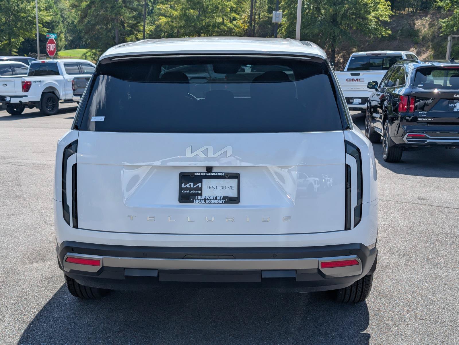 2027 Kia Telluride LX - Photo 8