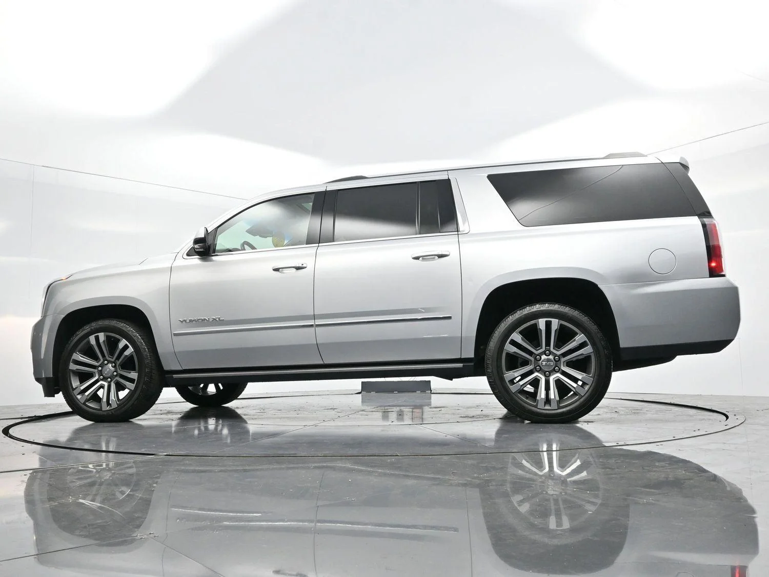 Used 2019 QUICKSILVER METALLIC GMC Denali image 50