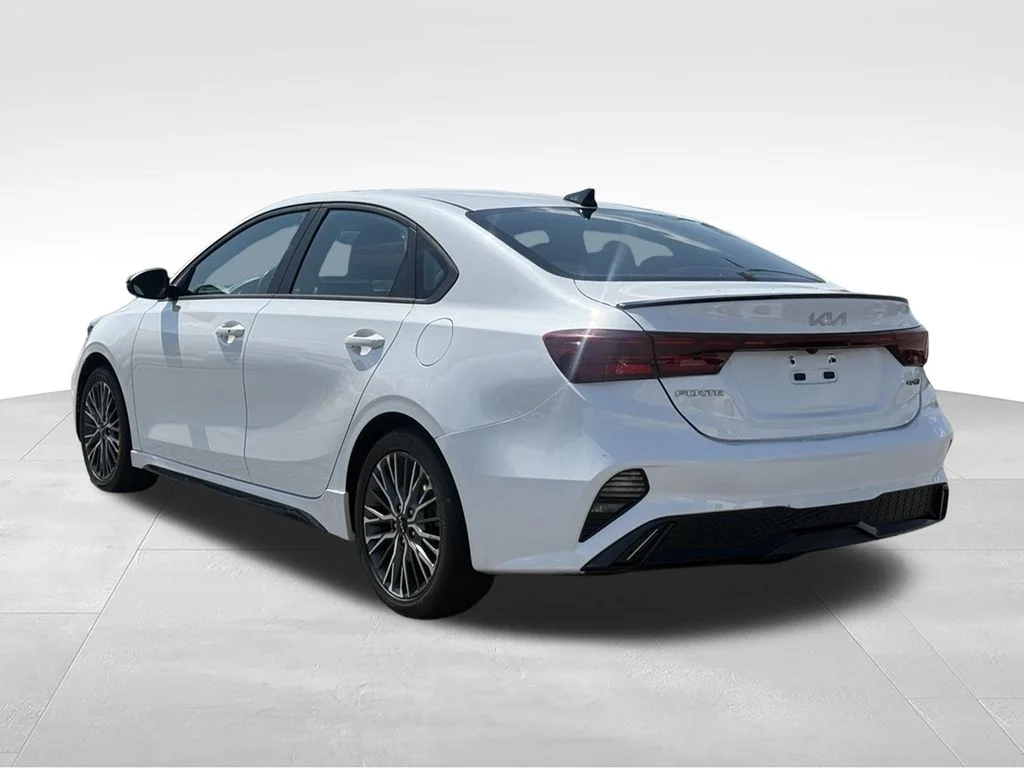 Used 2023 White Kia GT-Line image 3
