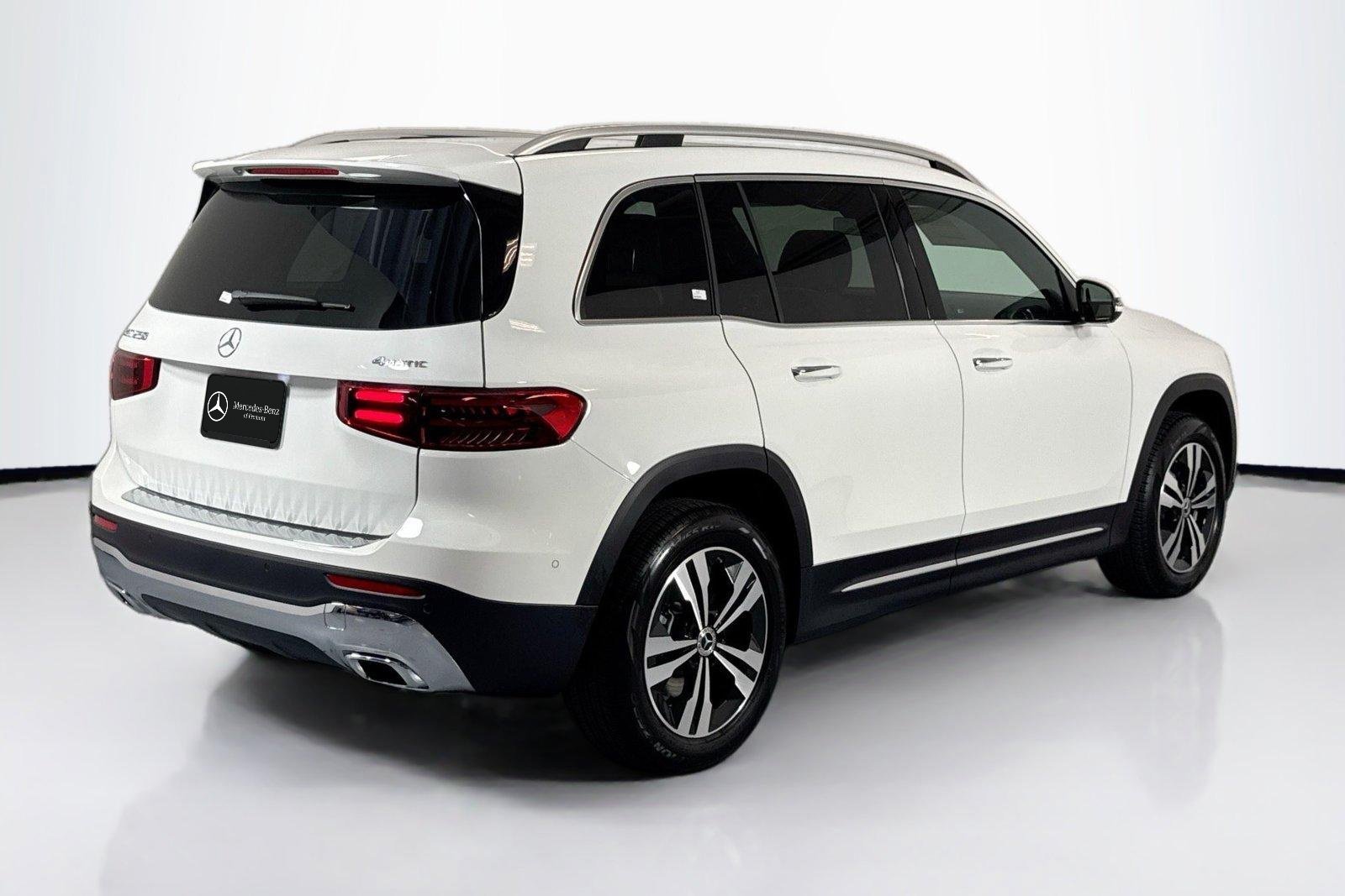 New 2026 Polar White Mercedes-Benz GLB 250 image 5