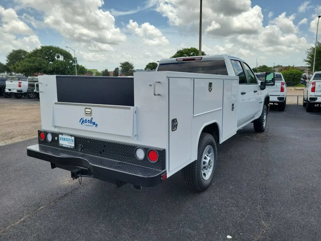 New 2026 Summit White Chevrolet WT image 17