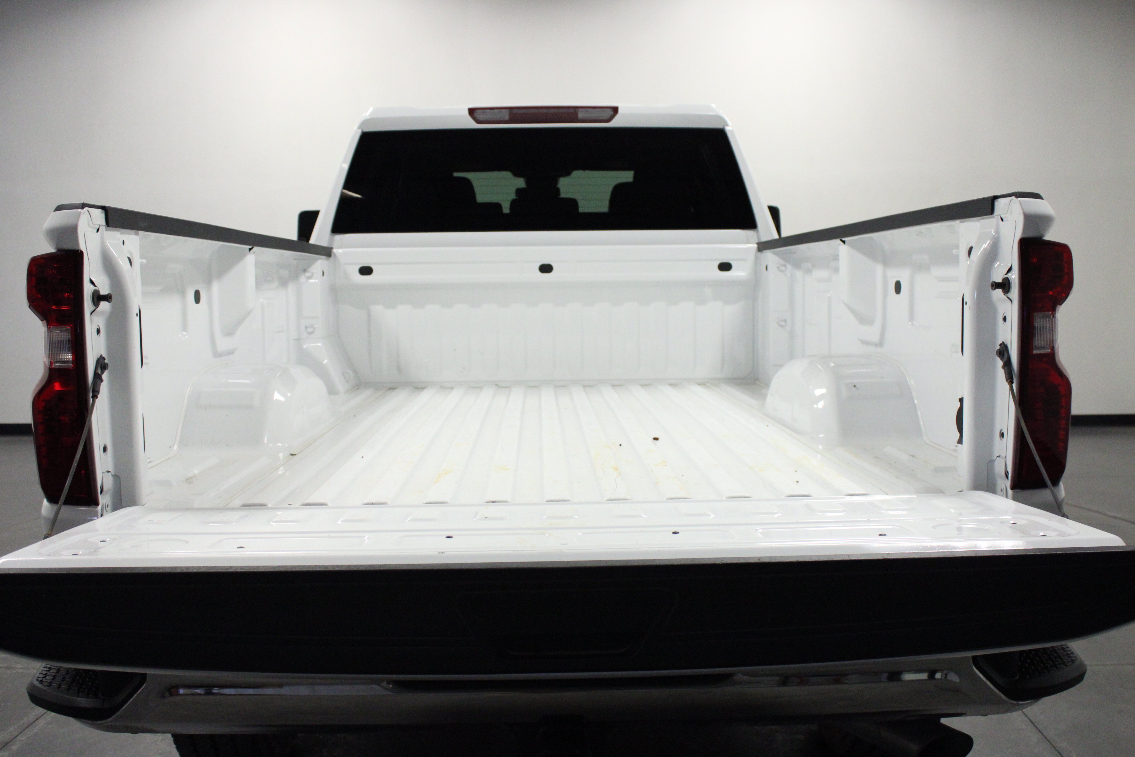 Used 2025 White Chevrolet LT image 14