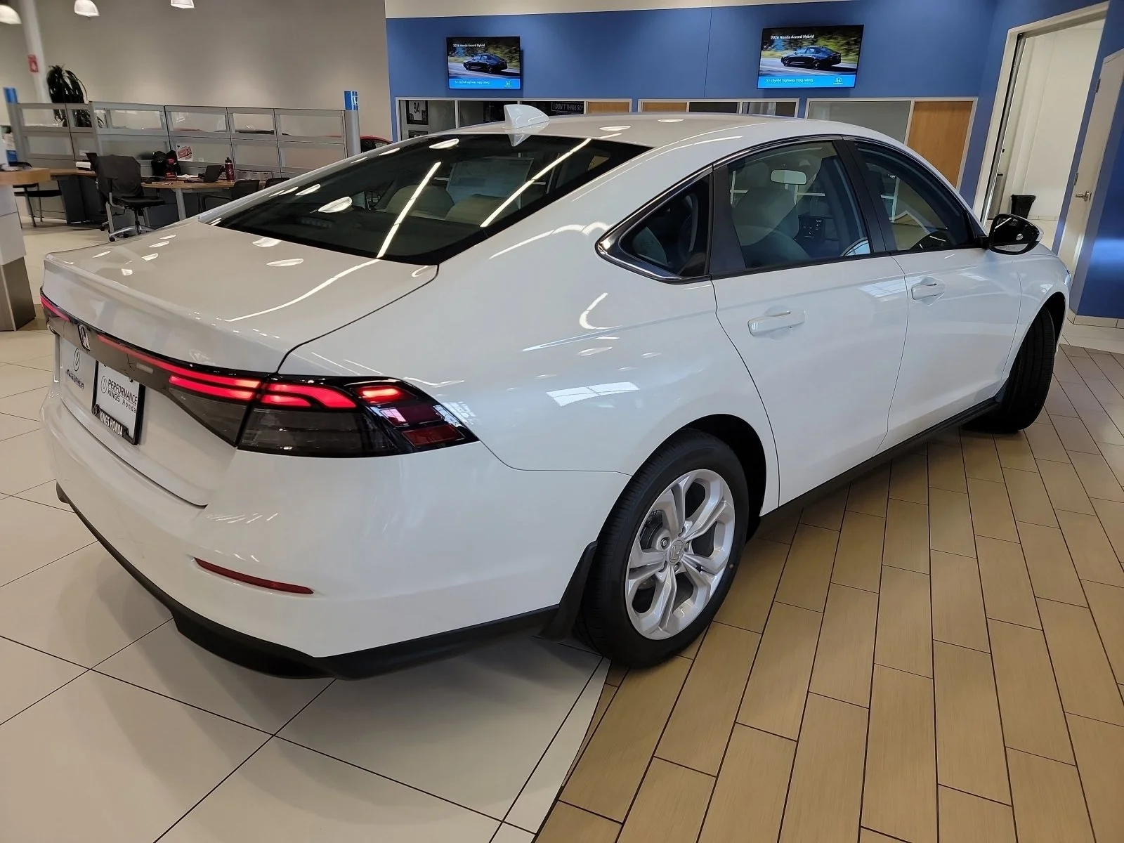New 2026 Platinum White Pearl Honda LX image 9