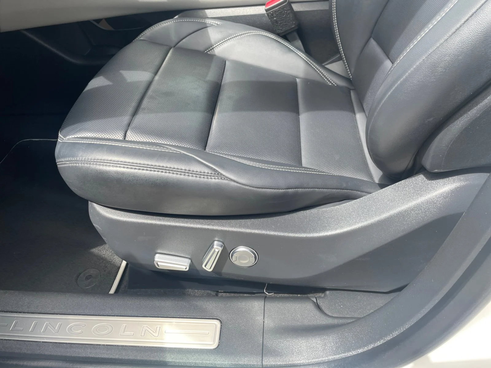 Used 2025 WHITE Lincoln PREMIERE AWD image 15