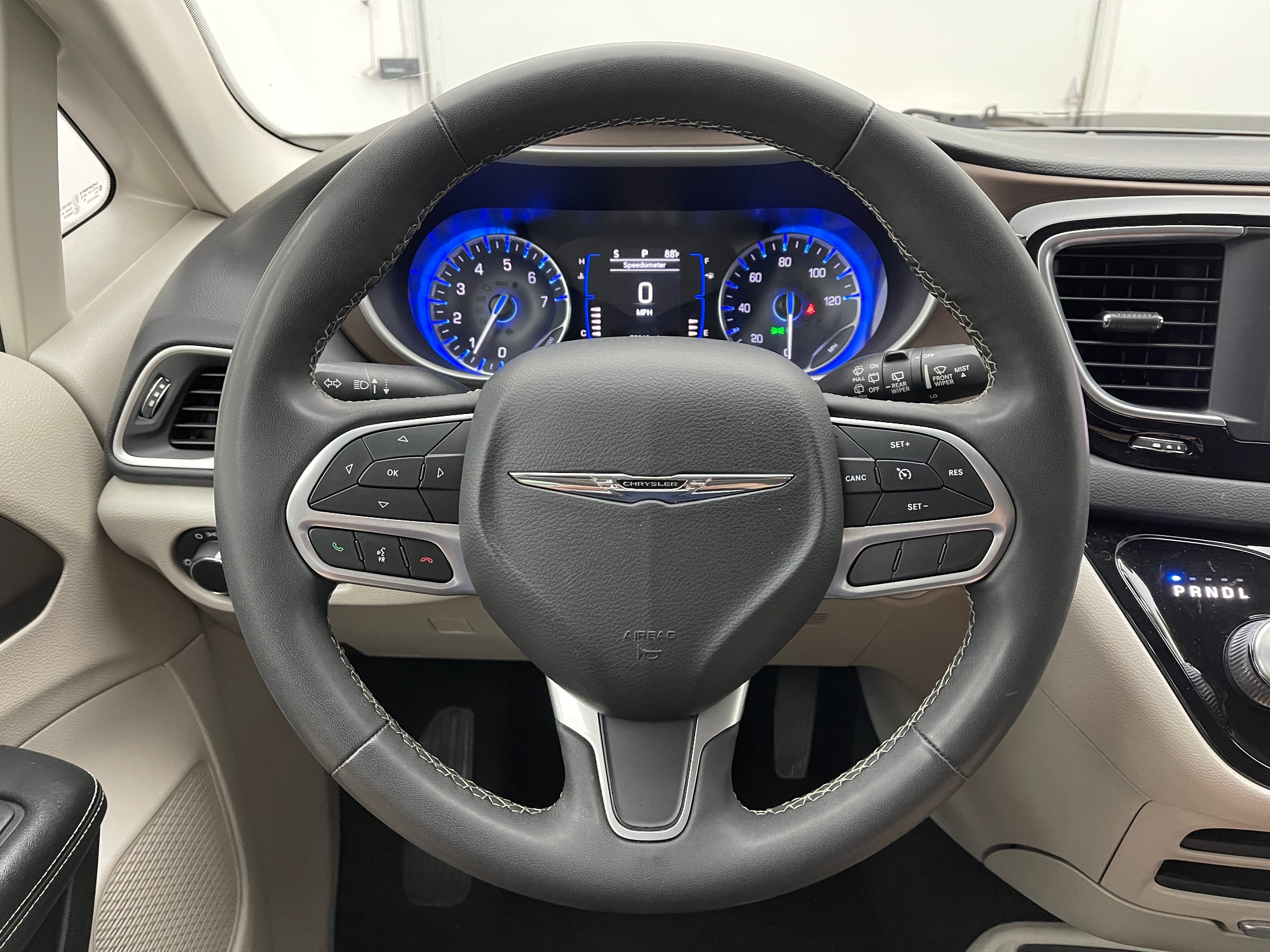 Used 2022 Bright White Clearcoat Chrysler LX image 20