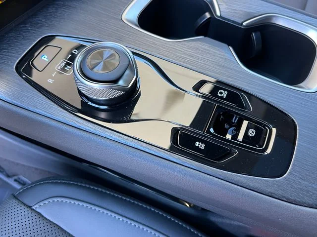 New 2026 Iridium Lexus PREMIUM image 24