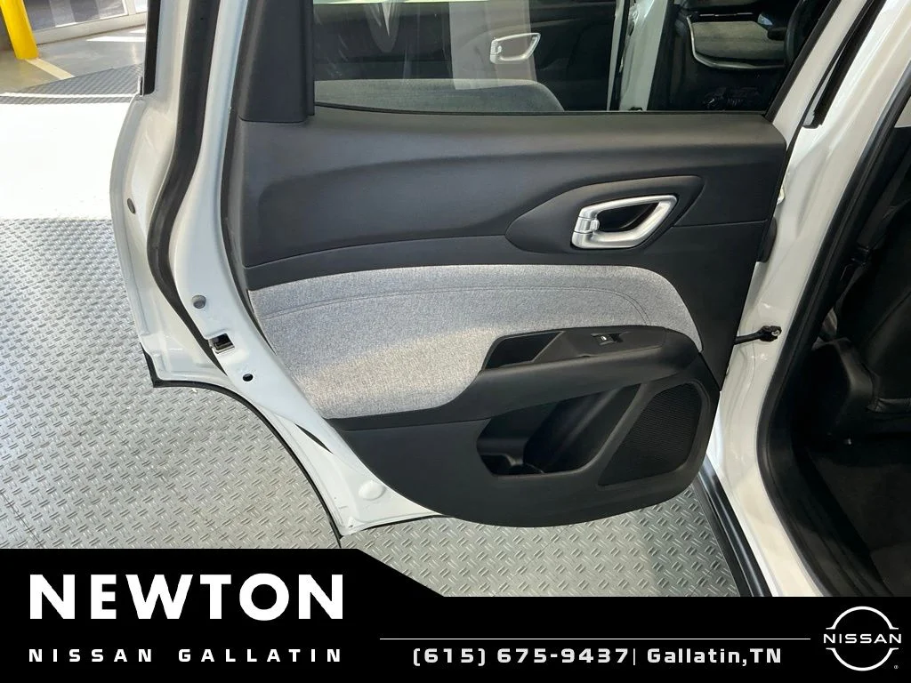 Used 2022 Bright White Clearcoat Jeep Latitude Lux image 39
