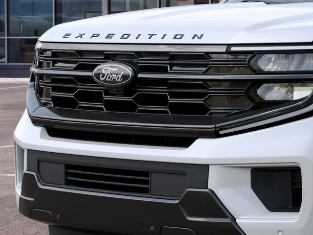 New 2027 Star White Metallic Tri-Coat Ford Platinum image 48