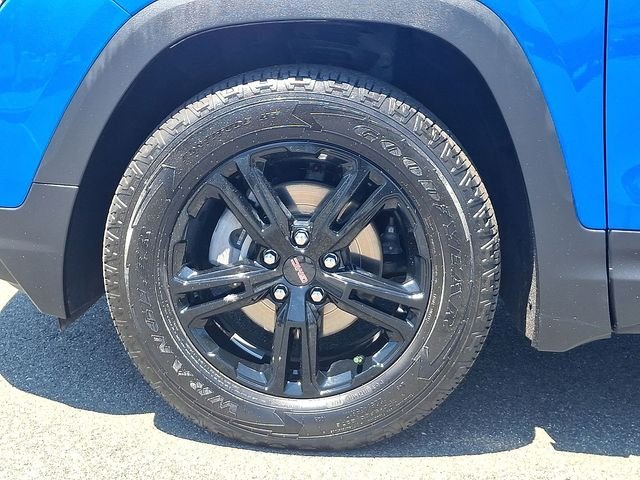 Used 2024 Riptide Metallic GMC AT4 image 77