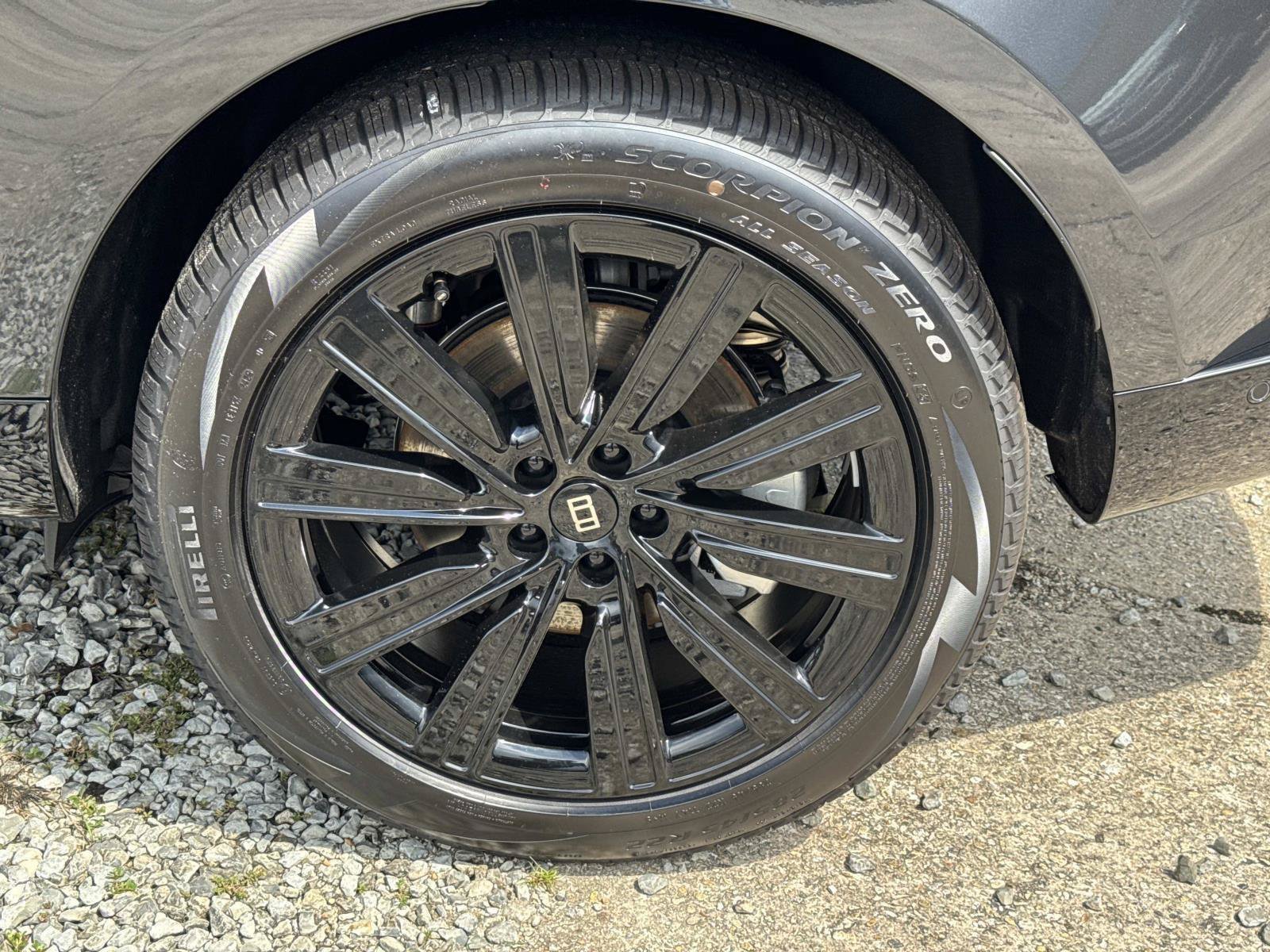 New 2027 Carpathian Grey Land Rover SE image 3