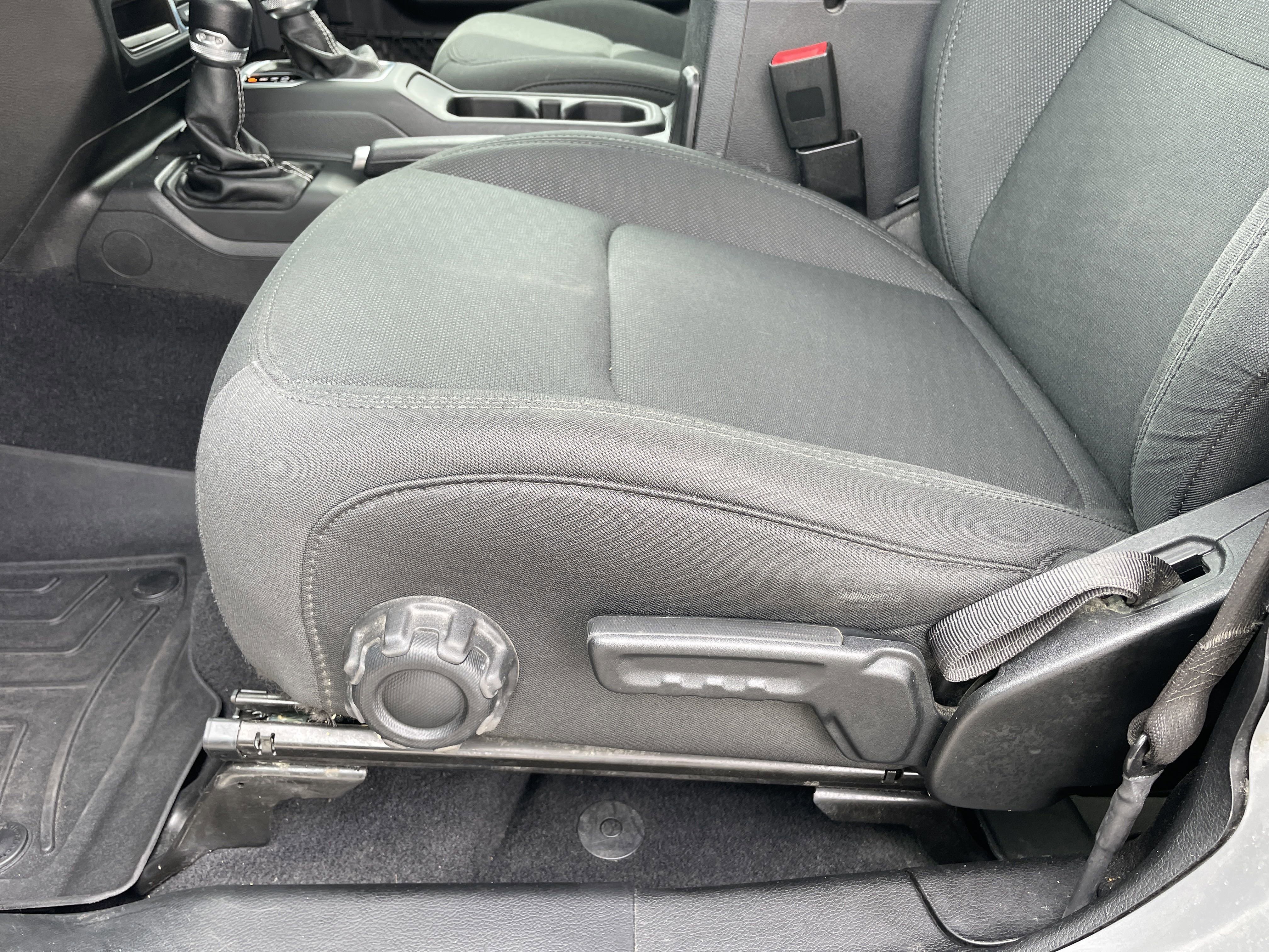 Used 2020 Sting-Gray Clearcoat Jeep Sahara image 17