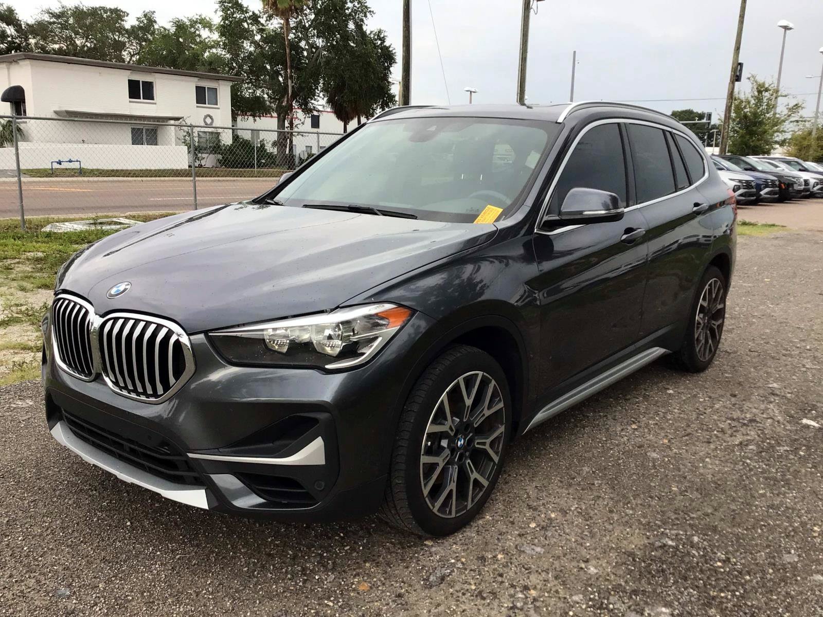 Used 2022 Mineral Grey Metallic BMW sDrive28i image 1