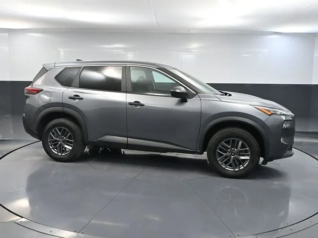 Used 2023 Gray Nissan S image 3