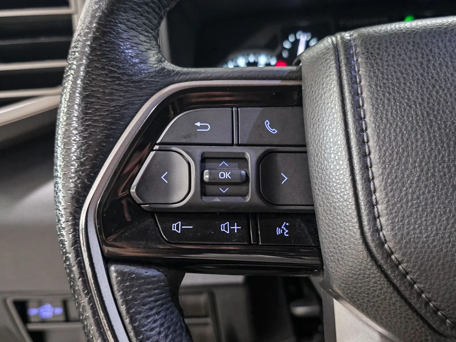 Used 2023 Green Toyota SR5 image 33