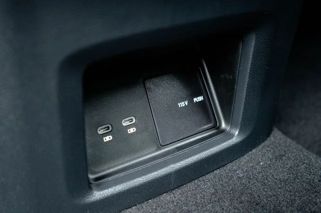 New 2026 Black Volkswagen 2.0T SE w/Technology image 28