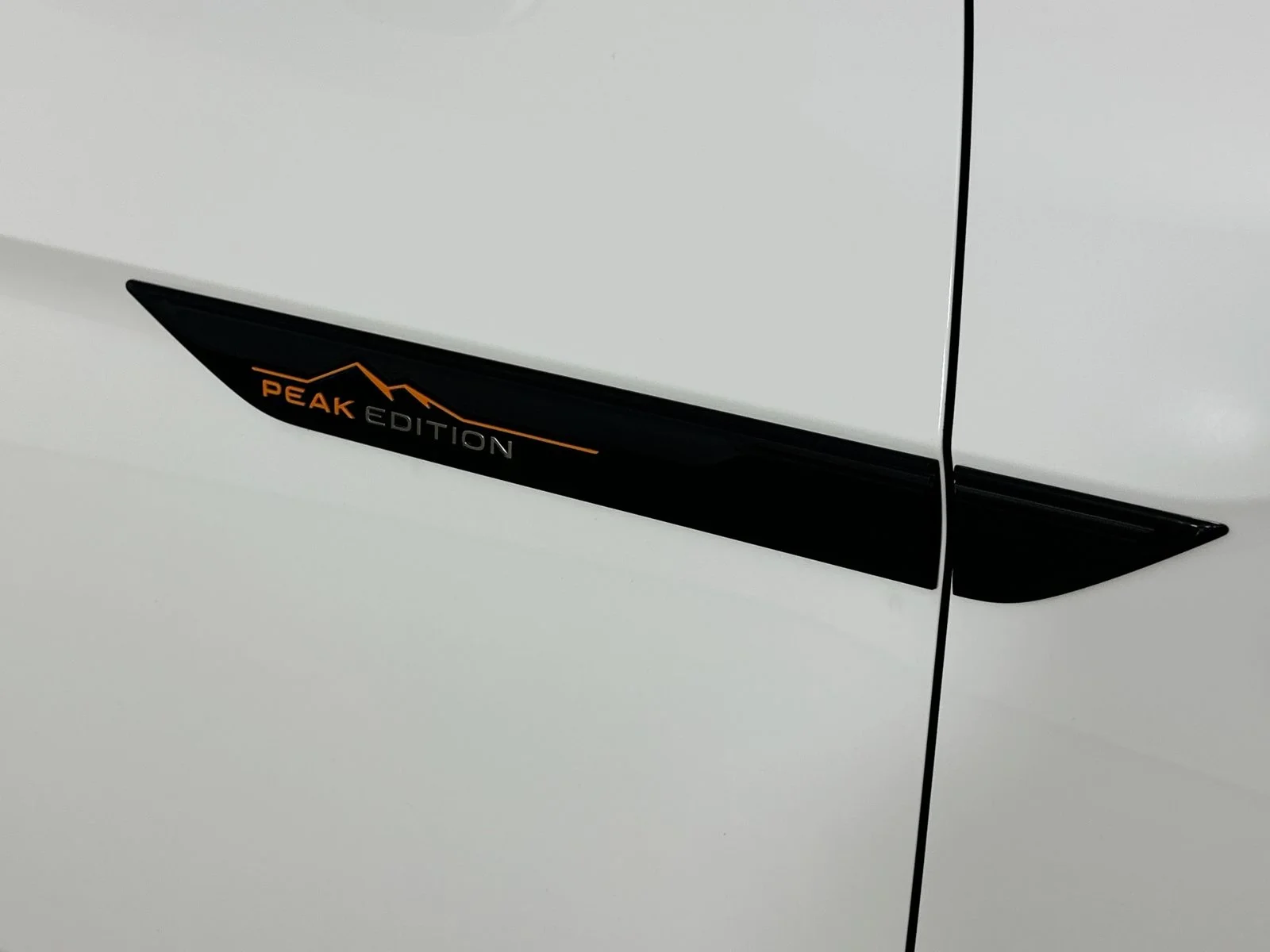 Used 2025  Volkswagen  image 9