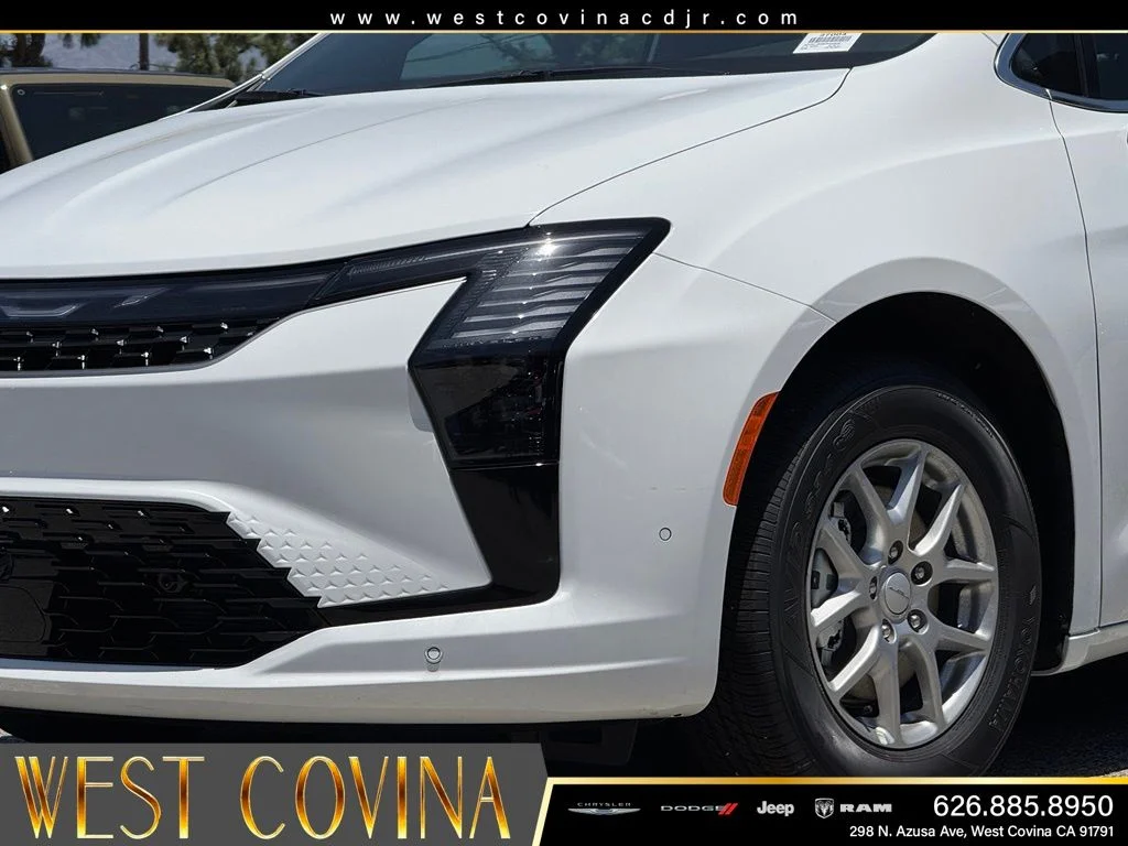 New 2027 Bright White Clear-Coat Exterior Paint Chrysler Select image 14