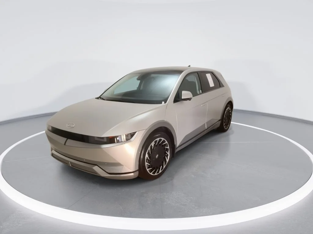 Used 2024 Gold Hyundai Limited image 5