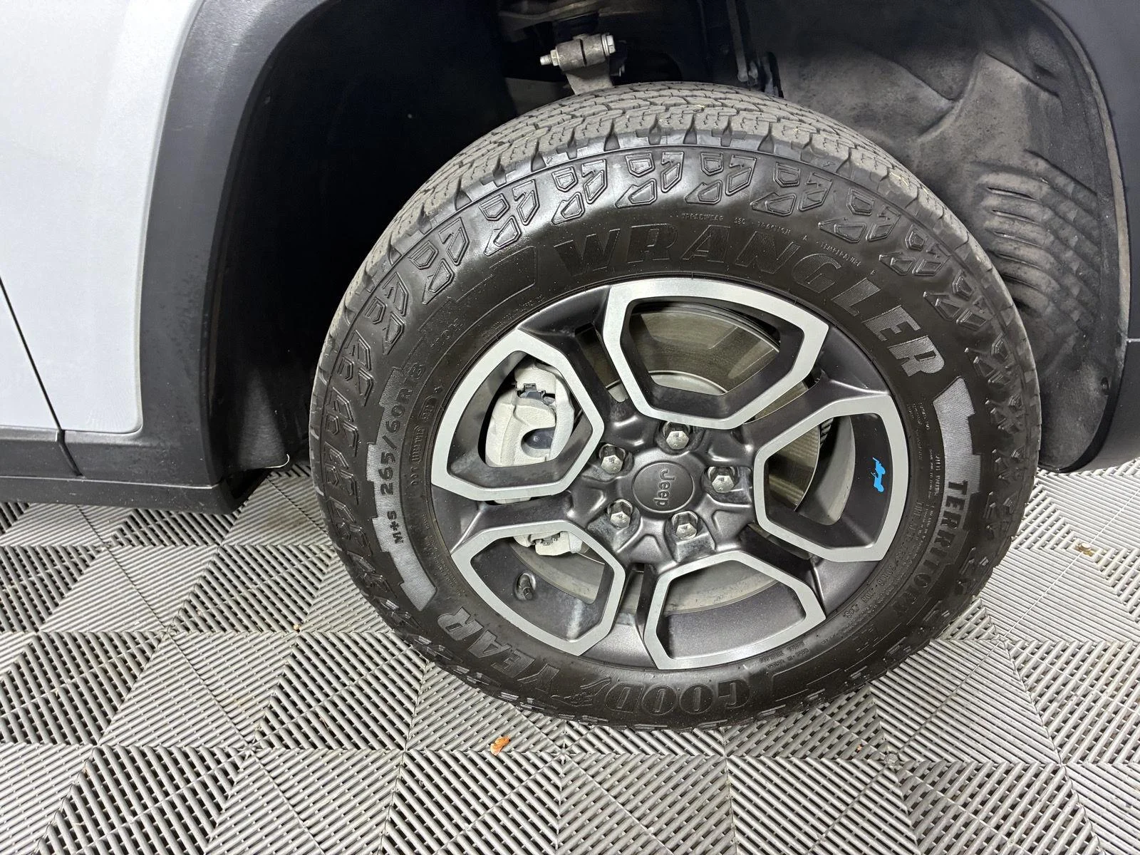 Used 2023 Silver Zynith Jeep Trailhawk image 14