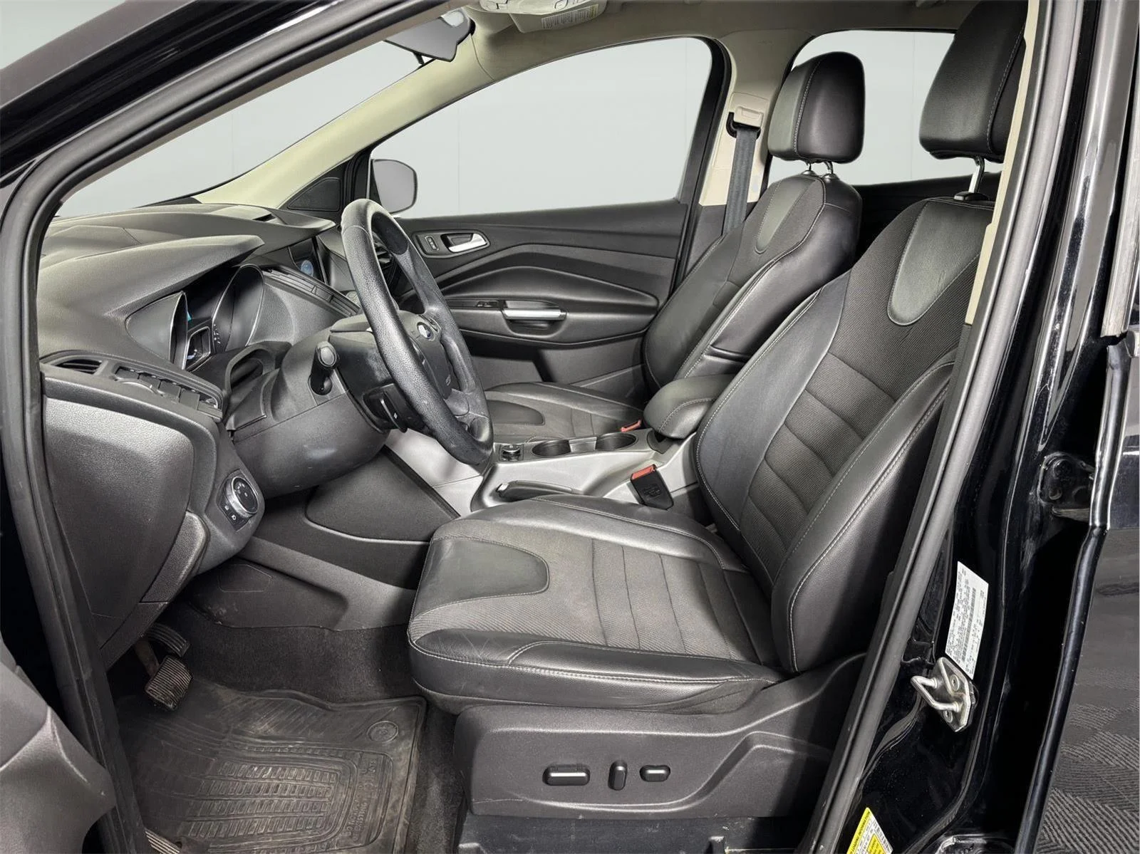 Used 2016 Shadow Black Ford SE image 12