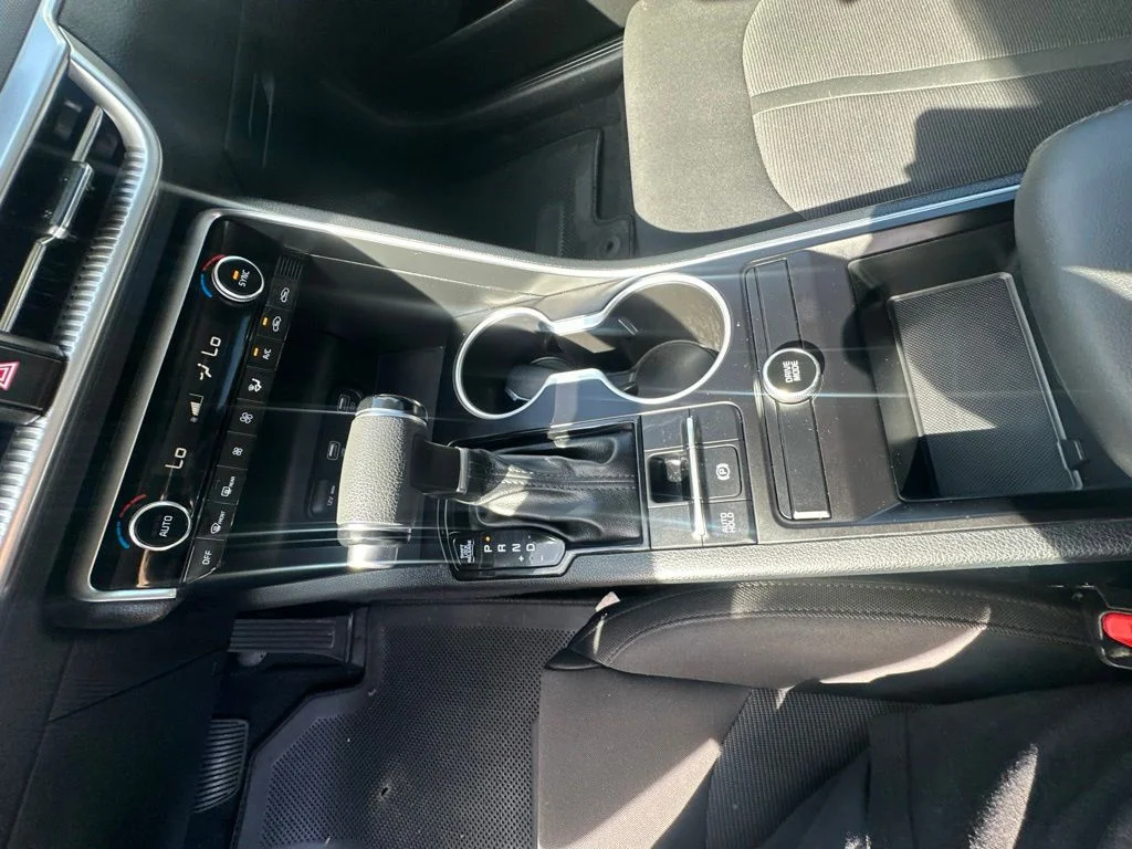 Used 2024 Silver Kia LXS image 18