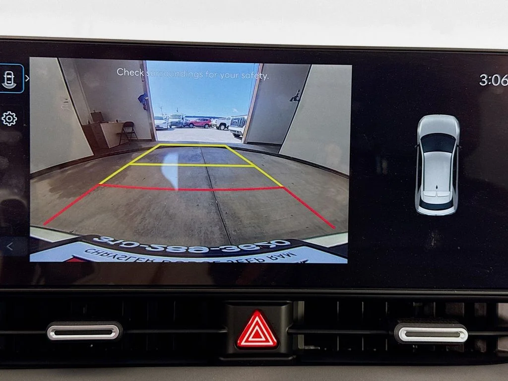 Used 2025 White Hyundai SEL image 14