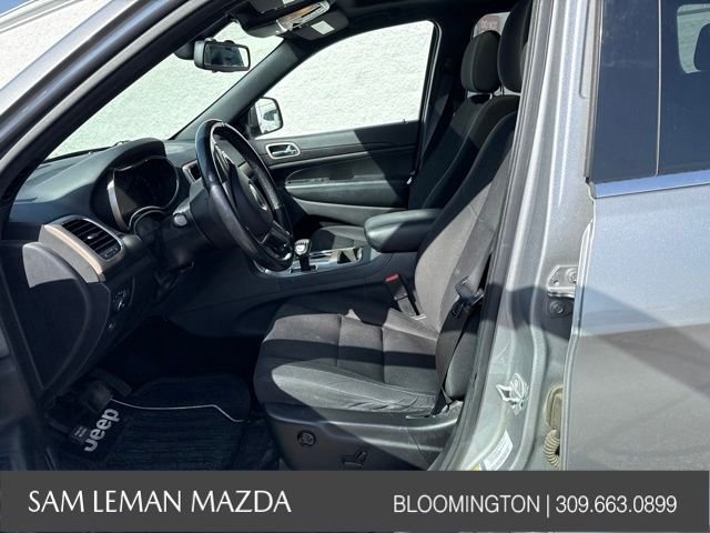 Used 2015 Silver Jeep Laredo image 3