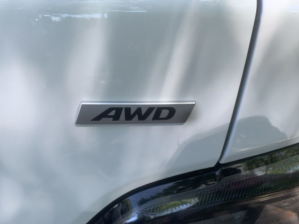 Used 2023 White Hyundai SEL image 8