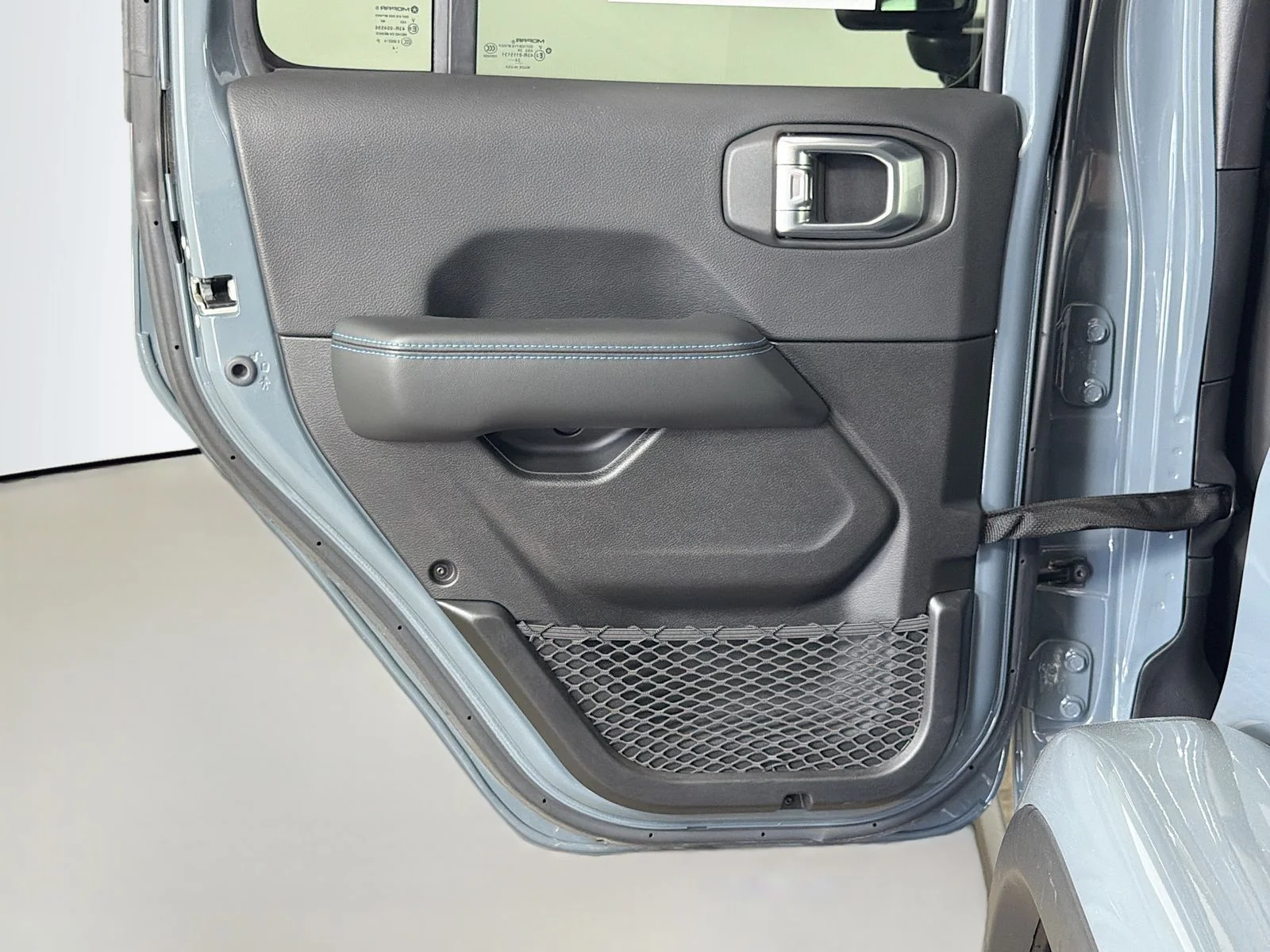 Used 2025 Anvil Clear Coat Jeep Rubicon 4xe image 24