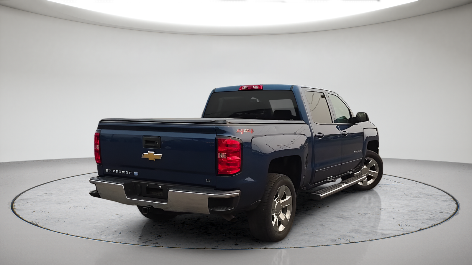 Used 2018 Deep Ocean Blue Chevrolet LT image 7